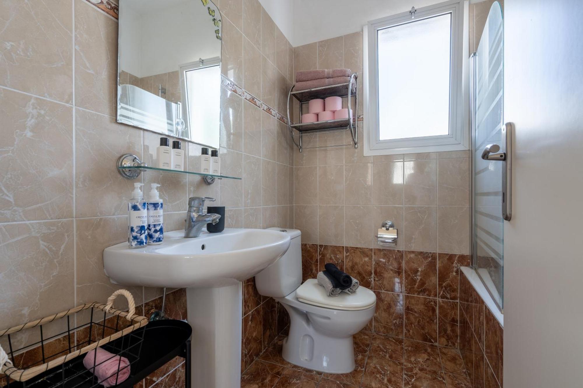 Limnos Gardens Apartment Пафос Екстериор снимка