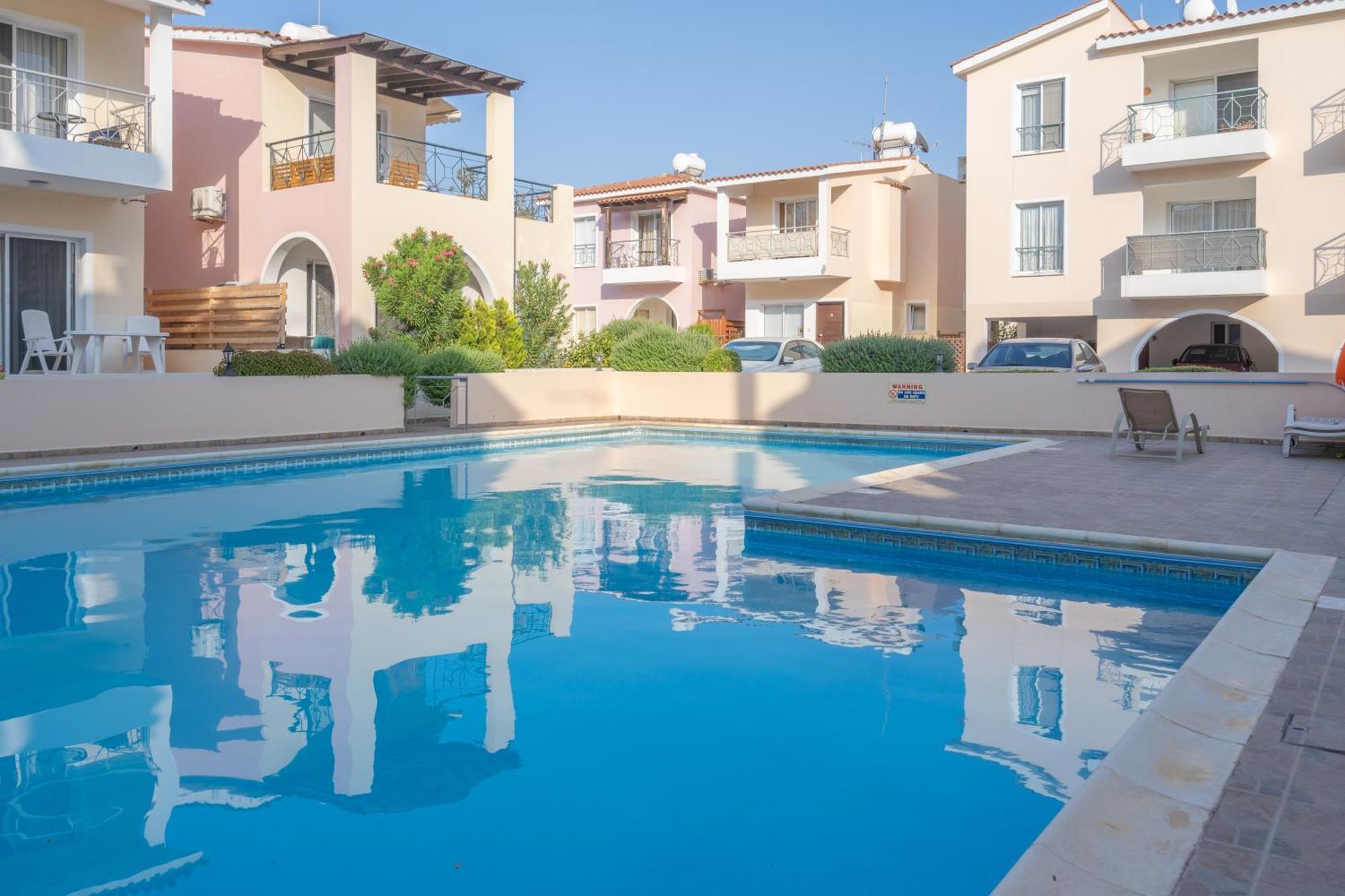 Limnos Gardens Apartment Пафос Екстериор снимка