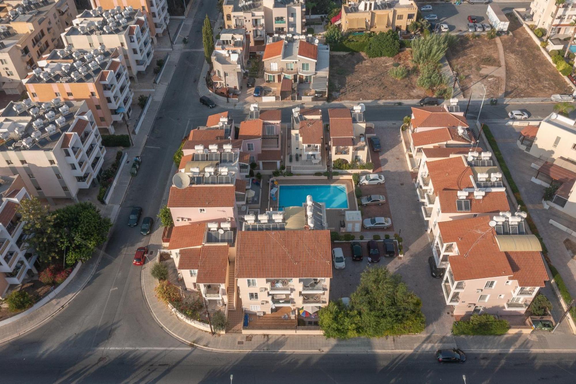 Limnos Gardens Apartment Пафос Екстериор снимка